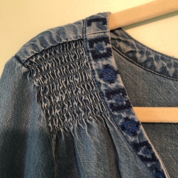 Southern Tide Brinkley Blouse Chambray Tassels Ruffle Sleeve Sz M NWT Great Gift - Picture 9 of 14